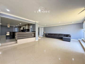 CASA EN VENTA A UNA CUADRA DEL PARQUE METROPOLITANO, ZAPOPAN