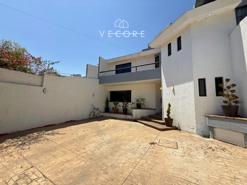 CASA EN VENTA A UNA CUADRA DEL PARQUE METROPOLITANO, ZAPOPAN