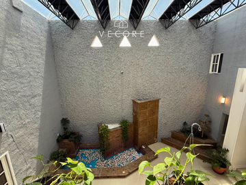 CASA EN VENTA A UNA CUADRA DEL PARQUE METROPOLITANO, ZAPOPAN