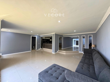 CASA EN VENTA A UNA CUADRA DEL PARQUE METROPOLITANO, ZAPOPAN
