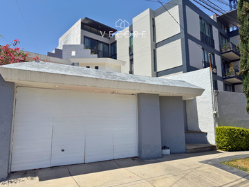 CASA EN VENTA A UNA CUADRA DEL PARQUE METROPOLITANO, ZAPOPAN