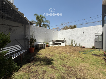 CASA EN VENTA A UNA CUADRA DEL PARQUE METROPOLITANO, ZAPOPAN