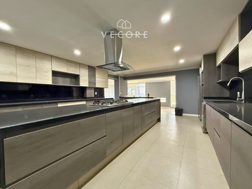 CASA EN VENTA A UNA CUADRA DEL PARQUE METROPOLITANO, ZAPOPAN