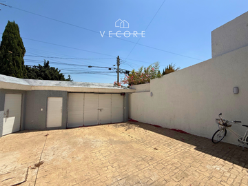 CASA EN VENTA A UNA CUADRA DEL PARQUE METROPOLITANO, ZAPOPAN