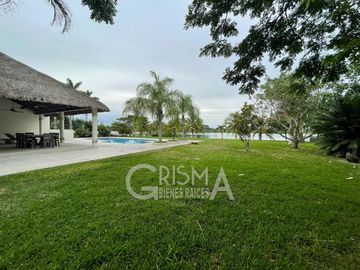 INCREÍBLE CASA EN VENTA EN FRACC. CAMPESTRE FRENTE AL RÍO EN SANTIAGO DE LA PEÑA, TUXPAN