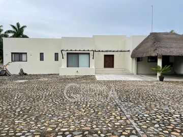 INCREÍBLE CASA EN VENTA EN FRACC. CAMPESTRE FRENTE AL RÍO EN SANTIAGO DE LA PEÑA, TUXPAN