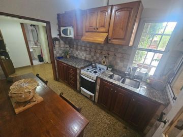 CASA 4 AMB. CON FONDA Y PISCINA