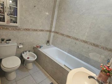 CASA 4 AMB. CON FONDA Y PISCINA