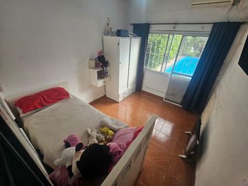 CASA 4 AMB. CON FONDA Y PISCINA