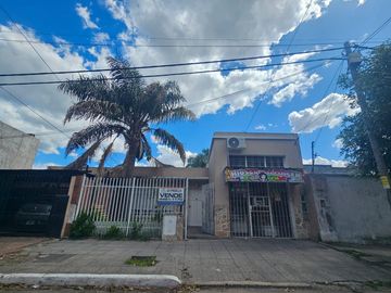 CASA 4 AMB. CON FONDA Y PISCINA
