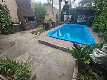 CASA 4 AMB. CON FONDA Y PISCINA