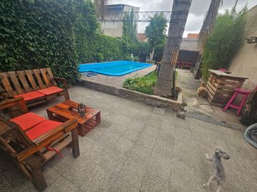 CASA 4 AMB. CON FONDA Y PISCINA