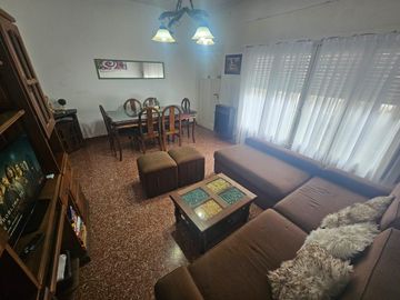 CASA 4 AMB. CON FONDA Y PISCINA
