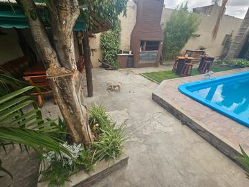 CASA 4 AMB. CON FONDA Y PISCINA