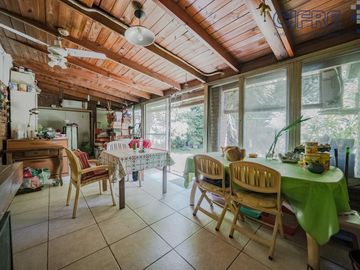 Departamento en PB de 2 ambientes con quincho y jardín en Coghlan