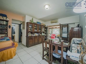 Departamento en PB de 2 ambientes con quincho y jardín en Coghlan