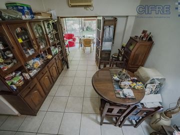 Departamento en PB de 2 ambientes con quincho y jardín en Coghlan