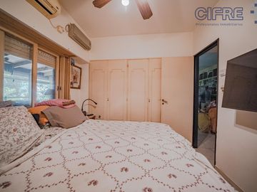 Departamento en PB de 2 ambientes con quincho y jardín en Coghlan