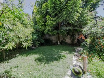 Departamento en PB de 2 ambientes con quincho y jardín en Coghlan