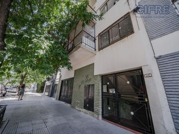 Departamento en PB de 2 ambientes con quincho y jardín en Coghlan