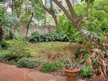 Espectacular PB con 3 dormitorios y jardín de 300 m2 Recoleta