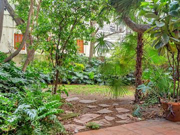 Espectacular PB con 3 dormitorios y jardín de 300 m2 Recoleta