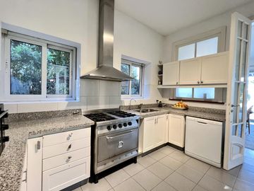 Casa al Lago  en Venta/Alquiler  en Santa Barbara!