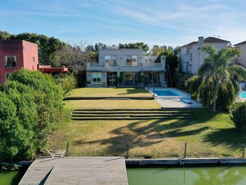 Casa al Lago  en Venta/Alquiler  en Santa Barbara!