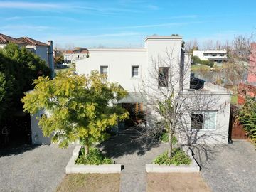 Casa al Lago  en Venta/Alquiler  en Santa Barbara!