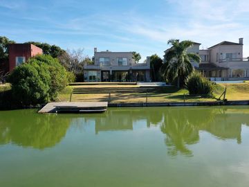 Casa al Lago  en Venta/Alquiler  en Santa Barbara!