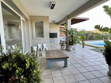 Casa al Lago  en Venta/Alquiler  en Santa Barbara!