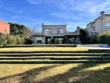 Casa al Lago  en Venta/Alquiler  en Santa Barbara!