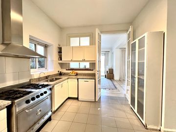 Casa al Lago  en Venta/Alquiler  en Santa Barbara!