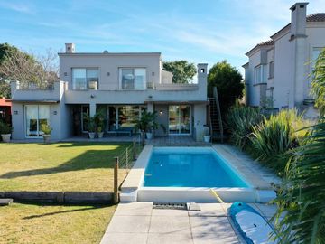 Casa al Lago  en Venta/Alquiler  en Santa Barbara!