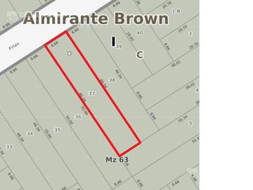 Casa con gran fondo libre, en lote de 8,66x42