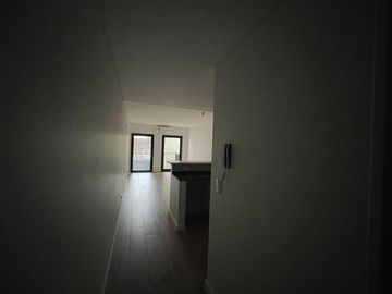 Monoambiente con balcón en  Venta - Microcentro