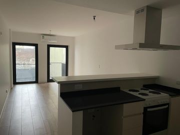 Monoambiente con balcón en  Venta - Microcentro