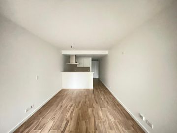 Monoambiente con balcón en  Venta - Microcentro