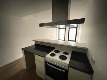 Monoambiente con balcón en  Venta - Microcentro