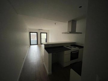 Monoambiente con balcón en  Venta - Microcentro