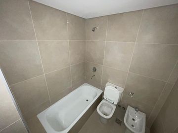 Monoambiente con balcón en  Venta - Microcentro
