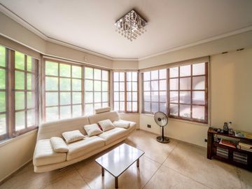 Departamento en venta - 4 Dormitorios 3 Baños - Cochera - 240Mts2 - Caballito