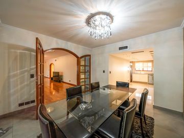 Departamento en venta - 4 Dormitorios 3 Baños - Cochera - 240Mts2 - Caballito