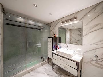 Departamento en venta - 4 Dormitorios 3 Baños - Cochera - 240Mts2 - Caballito