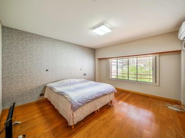 Departamento en venta - 4 Dormitorios 3 Baños - Cochera - 240Mts2 - Caballito