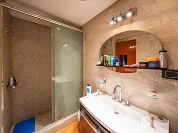 Departamento en venta - 4 Dormitorios 3 Baños - Cochera - 240Mts2 - Caballito