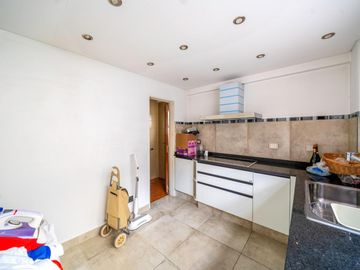 Departamento en venta - 4 Dormitorios 3 Baños - Cochera - 240Mts2 - Caballito