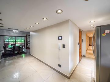 Departamento en venta - 4 Dormitorios 3 Baños - Cochera - 240Mts2 - Caballito