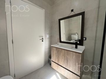 Casa Minimalista 5 ambientes en Castelar Norte