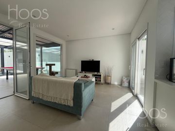 Casa Minimalista 5 ambientes en Castelar Norte